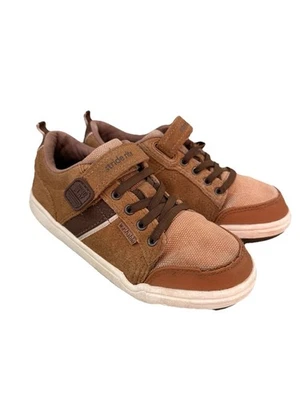 Zapatilla deportiva Stride Rite Made 2 Play Kaleb para niños talla 13M marrón Foto 1 de 4