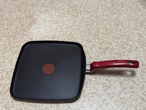 Utensilios de cocina antiadherentes T-Fal sartén cuadrada roja de 10,25" - Imagen 1 de 7