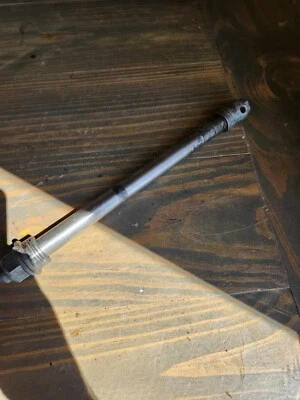 Eje trasero Honda Goldwing GL1200AAC Aspencade 1987 42301-MG9-000 Foto 1 de 4