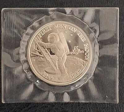 1989 MARSHALL ISLANDS Apollo 11 MEN on the MOON 20 YRS Old 5 Dollars Coin  - Image 1 of 4