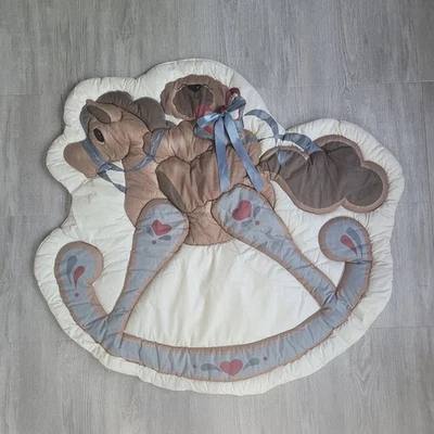 Arte de pared de guardería caballo mecedor oso de peluche Red Calliope vintage Daisy Kingdom Foto 1 de 4