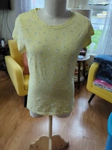 Wound Up Sunny Yellow With Dainty White Flowers XXL 19 Long T Shirt - Picture 1 of 5
