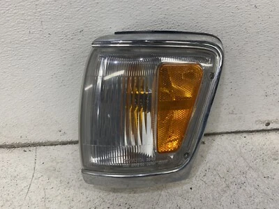 1992-1995 Toyota 4Runner LH driver parklight front corner light lamp oem FLAWED - Image 1 of 4