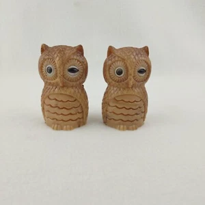 Vintage Plastic Winking Owl Salt & Pepper Shakers Kitchen Kitsch Mid Century 3" - Picture 1 of 8