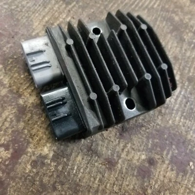 Regulador de voltaje rectificador OEM KAWASAKI NINJA ZX10R 2004-2007 21066-0744 Foto 1 de 3