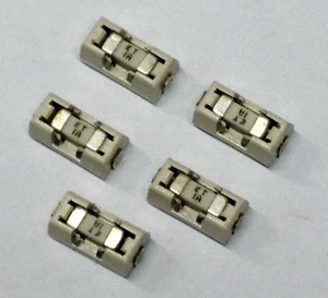 5 Stück 1A 125V Littelfuse 154001 Sicherungen mit Halter - Aufbaumontage (M2040) - Picture 1 of 5