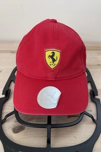 Cappello Berretto Ferrari Team Puma Regolabile OSFM Rosso Cappello Papà Gatto Nero RARO - Foto 1 di 11