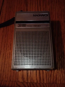 Vintage Magnavox AM Transistor tragbares Taschenradio Modell 39 Teile oder Reparatur - Bild 1 von 9