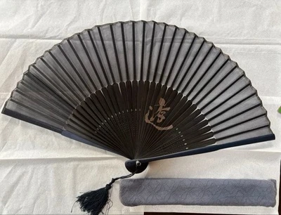 Ventilador plegable Sensu Luxuriou elegante negro tradicional estuche calado + decoración extra Foto 1 de 4