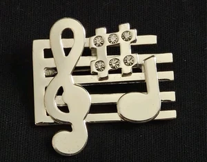 Broche prendedor vintage 'Mejor' firmado nota musical y diamantes de imitación tono plata 1,5"x1,75" - Imagen 1 de 10
