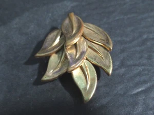 Brass Vintage Leaves Dress Clip - Imagen 1 de 2