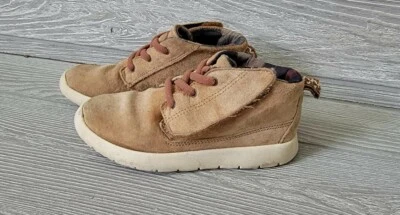 BOTAS DE VESTIR CHUKKA DE GAMUZA CASTAÑO CANOA UGG PARA NIÑOS ZAPATOS TALLA 11 usadas  Foto 1 de 4