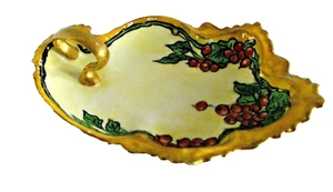 ANTIQUE  ART PORCELAIN LEAF AS CANDY BOWL OR DISH  WITH HAND PAINTED RED CURRANT - Foto 1 di 11