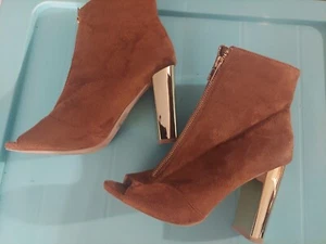 Wild Diva Tan Fabric Metallic Gold Heel Stiletto Sandal Boots 7M - Picture 1 of 5