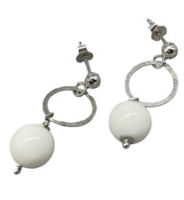 Orecchini femminili pendenti di perle agata bianca tonde eleganti in argento 925