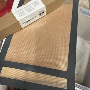 Premium Non-Stick Silicone Baking Mat, 11 1/2” X 16 1/2” Amazon Basics New - Picture 1 of 3
