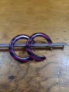 Aros de plástico a rayas negras púrpura vintage años 80 envío gratuito - Imagen 1 de 3