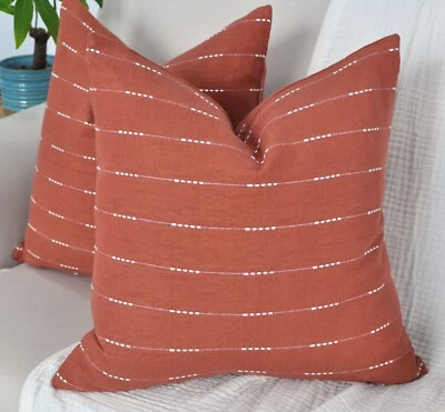 Juego de 2 fundas de almohada modernas de lujo a rayas tejidas de algodón Foto 1 de 4