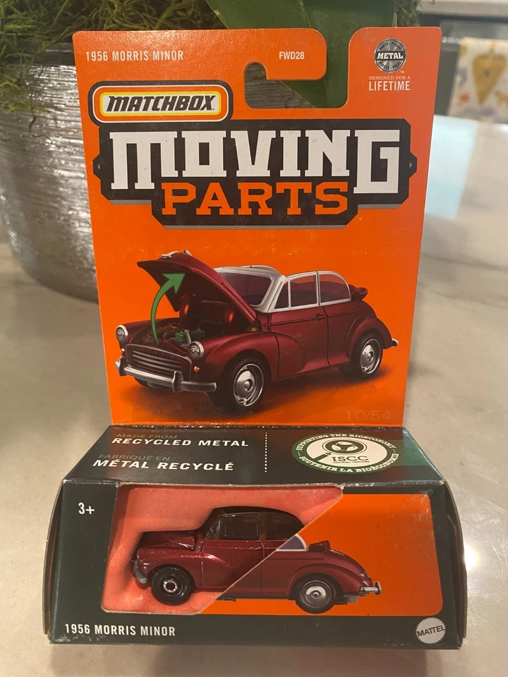 Matchbox 2024 IN Movimento Parti - 1956 Morris MINOR Rosso Metallizzato - Immagine 1 di 1