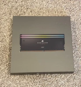 Mémoire DIMM RGB Corsair Dominator Titanium 48 Go (2 x 24 Go) PC5-56000 (DDR5-7000) - Photo 1/3