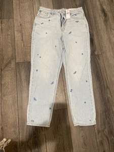 American Eagle women’s jeans size 12-31W Embroidered Flower pattern Comfortable - Picture 1 of 9