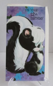 Tarjeta colorida mofeta cumpleaños 12 American Greetings vintage años 70 - ¡NUEVA! - Imagen 1 de 3