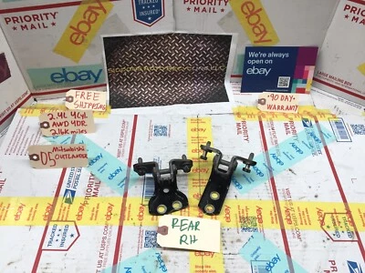 03-06 MITSUBISHI OUTLANDER BISAGRA PUERTA TRASERA DERECHA BISAGRAS (juego) NEGRO OE! Foto 1 de 4