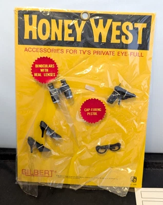 1965 Honey West Accesorios Gilbert NRFP NUEVO EN PAQUETE Binoculares Gorra-Pistola Zapatos Gafas Foto 1 de 4