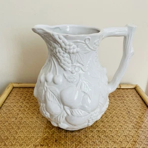 Vtg White Ceramic Pitcher Vase Made In Italy Raised Bas Grape Leaves Berries - Picture 1 of 11