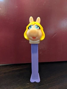 Vintage Muppets Miss Piggy Pez Dispenser without Eye Lashes - Picture 1 of 4