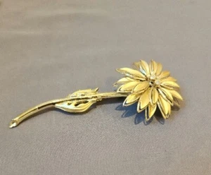 Vintage Goldtone 3D Flower Brooch - Picture 1 of 4