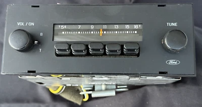 1985 86 FORD ESCORT EXP MERCURY LYNX PUSHBUTTON AM RADIO E67F-18806-AA UNTESTED - Image 1 of 4