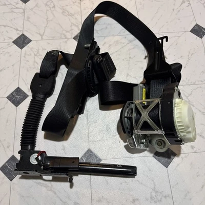 18 2018 FORD EXPLORER XLT SEAT BELT RETRACTOR FRONT RIGHT PASSENGER BLACK  - Image 1 of 4