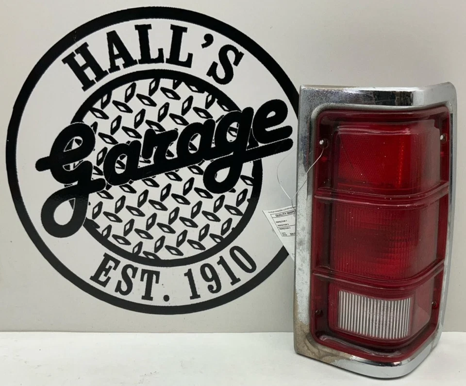 Luz trasera derecha Dodge Ramcharger 81 82 83 84 85 86 87 88 89 90 91 92 93 Foto 1 de 4