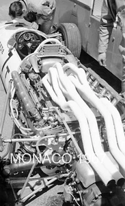 HONDA RA273 T CAR F1 MONACO GP 1967 NEGATIVE 35MM #7T ENGINE SURTEES MECHANIC - Picture 1 of 2
