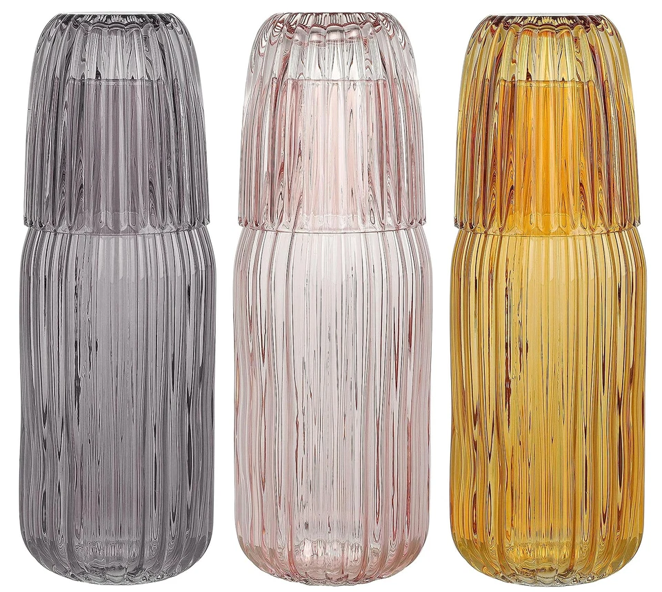 "Jarra de agua acanalada para cabecera con juego de vasos elle decor | 39 OZ 4"" x 9,5""" Foto 1 de 4