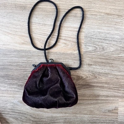 Bolso Bandolera Bolso de Mano Vintage Neiman Marcus Alfombra Terciopelo Rojo Foto 1 de 4