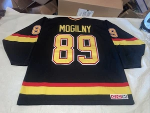 Alexander Mogilny Vancouver Canucks Ccm Jersey Men Xl Clean Sewn Black Mic Skate - Picture 1 of 9