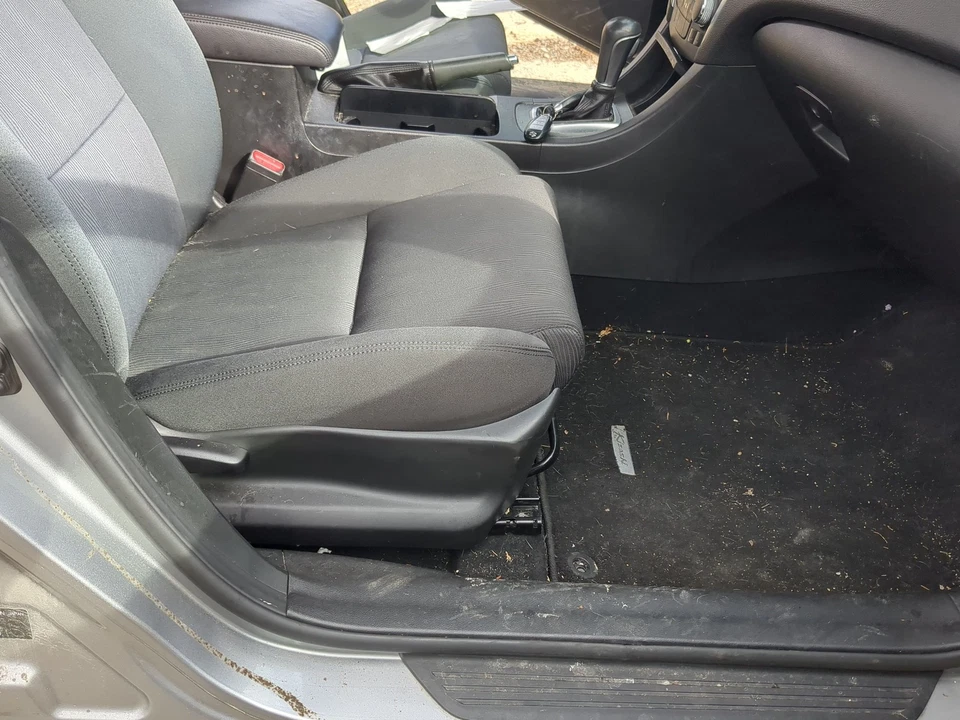 2010-2013 Suzuki Kizashi Passenger Front Seat Oem EB4BZ - Image 1 of 2
