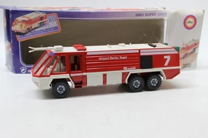 SIKU 3513 'AIRPORT FIRE ENGINE' Flugfeldlöschfahrzeug Airport Berlin-Tegel - Picture 1 of 15