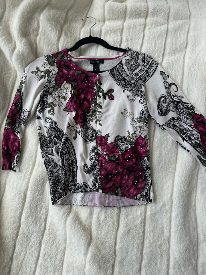 Suéter Cárdigan Floral Casa Blanca Mercado Negro Multicolor, Talla Mediana Foto 1 de 4