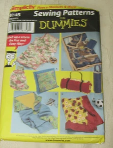 2004 Simplicity Pattern for Dummies 4745 Fleece Pillow in a Quilt Blanket & Bags - Picture 1 of 5