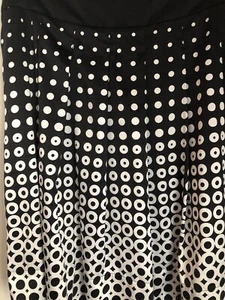 Women’s Skirt Size 12 Black and White Circle Dots CUTE Lined Pleated Career Work - Picture 1 of 6