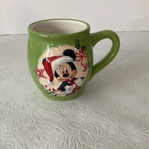 2016 Disney Mickey & Friends Christmas 10 oz Green Mug - Picture 1 of 7