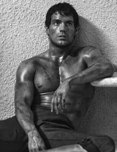 HENRY CAVELL as 'Theseus' - 10" x 8" Bare Chested b/w Photograph IMMORTALS 2011 - Bild 1 von 1