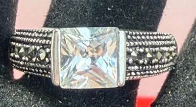 Charles Winston 纯银 925 大号刻面 CZ 戒指 尺寸 9 — 第 1/4 张图片