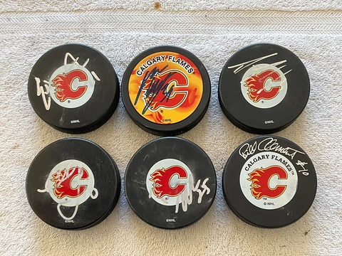 Calgary FLAMES Signed NHL Hockey Logo Puck  *** Pick a Player *** Autograph Cover