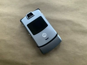 Motorola RAZR V3m Flip Cell Phone Flip Phone Vintage No Battery - Picture 1 of 4