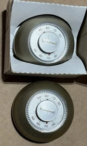 2 Vintage Honeywell Round Heating-Cooling Thermostat T87F2873 Q539A 1014 - Picture 1 of 2