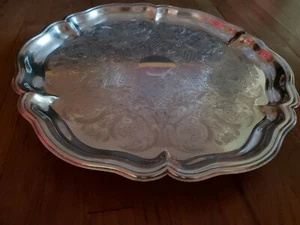 Placa de plata de colección con patas adornadas LG 18" eales borde festoneado - Imagen 1 de 11